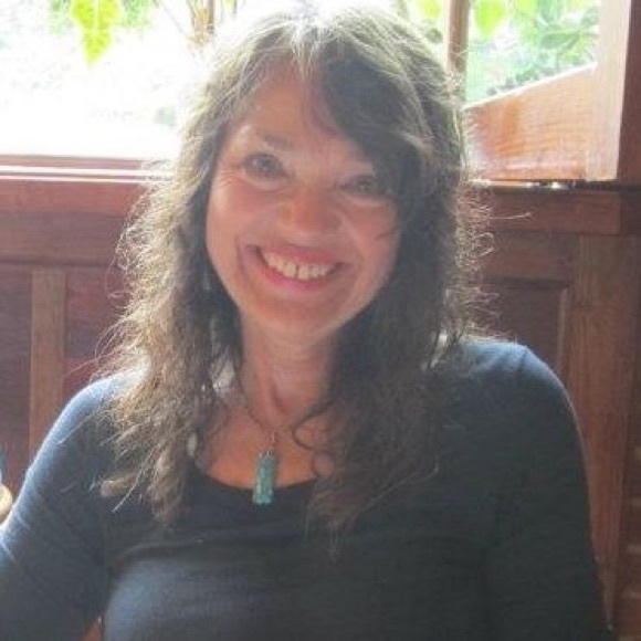 Meet your Posher, Connie - Picture 3 of 3